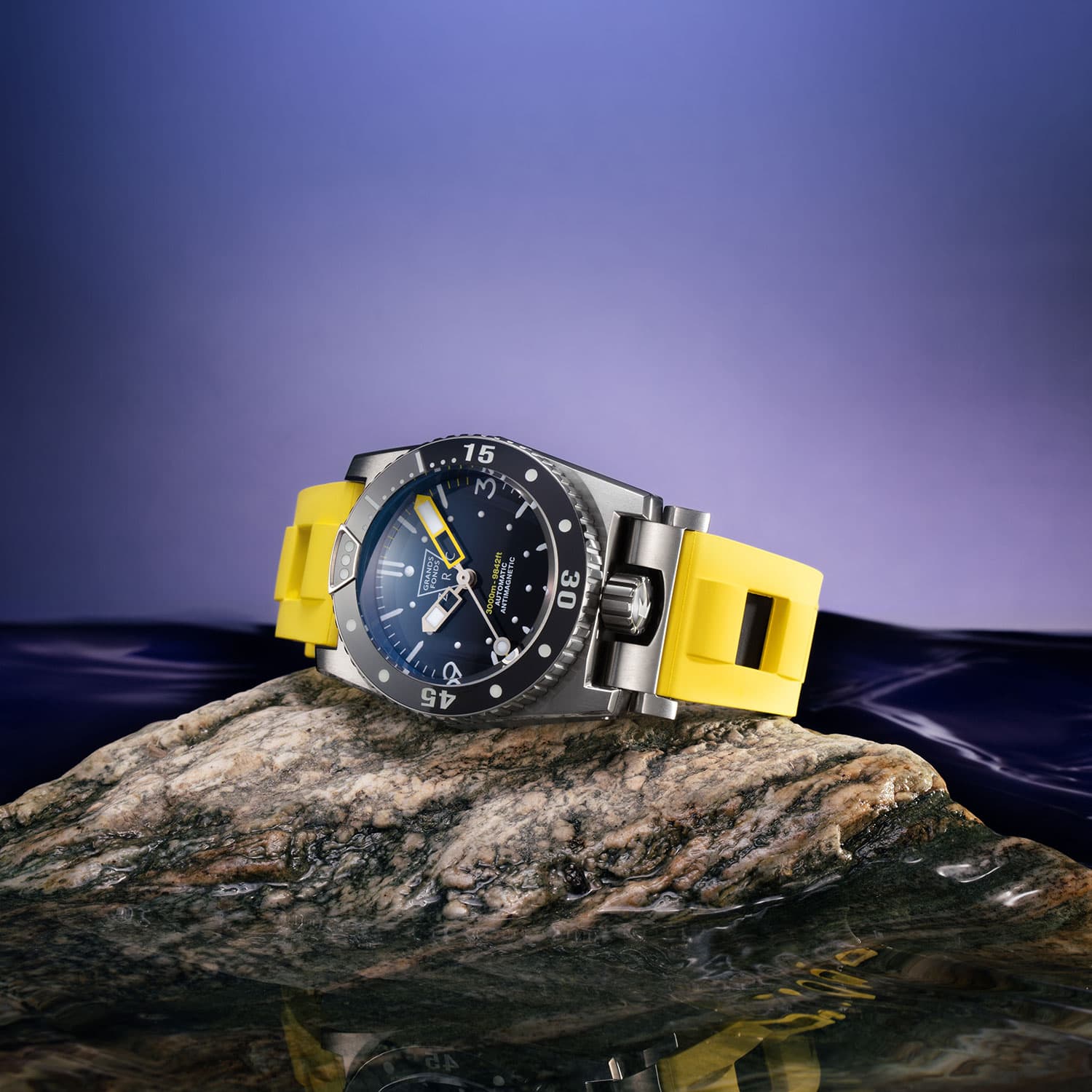 men-watch-ZRC®-GF50698-lifestyle men-watch-ZRC®-GF50698-lifestyle