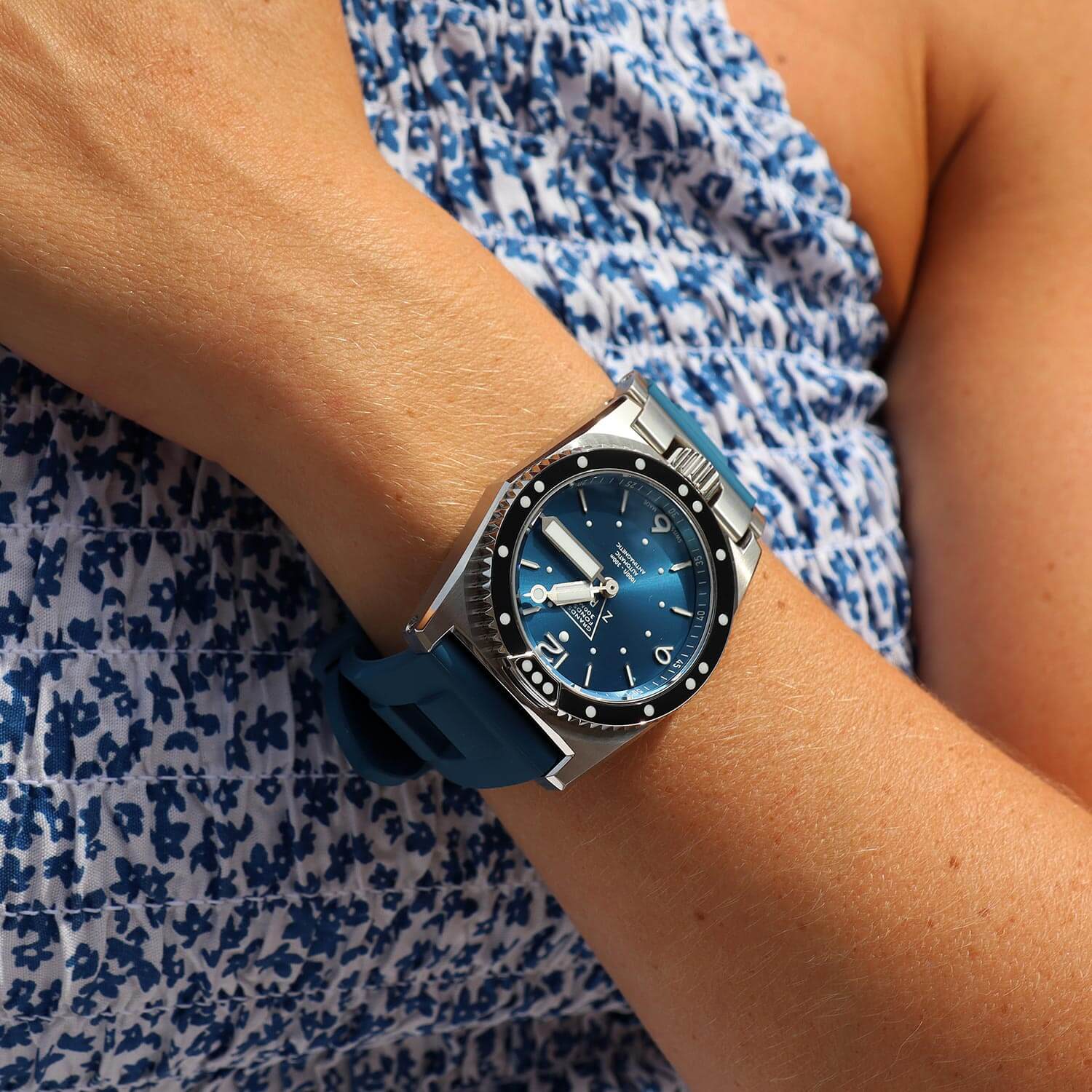 Watch-Women-Rubber-Strap-ZRC-Enlight3069 Watch-Women-Rubber-Strap-ZRC-Enlight3069